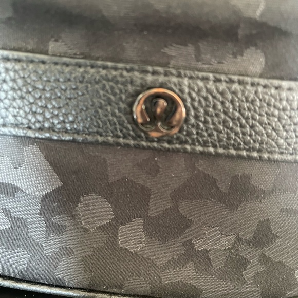 Lululemon - Picture 2 of 5